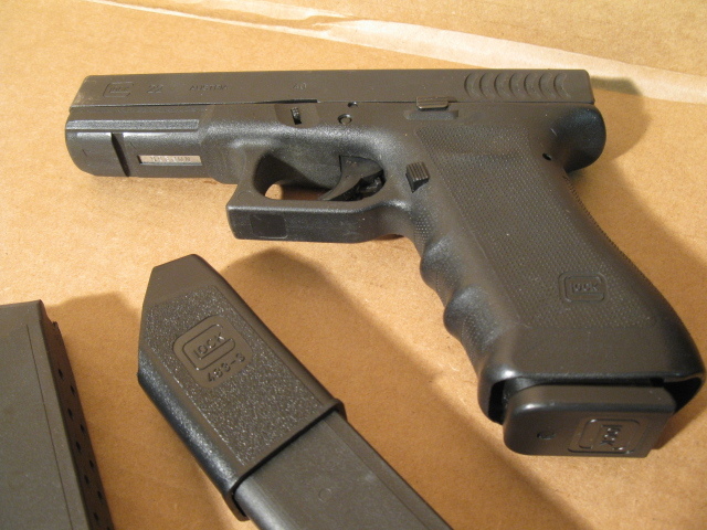 lot 10 image: Glock 22 Gen 3 semi-auto .40 Cal pistol