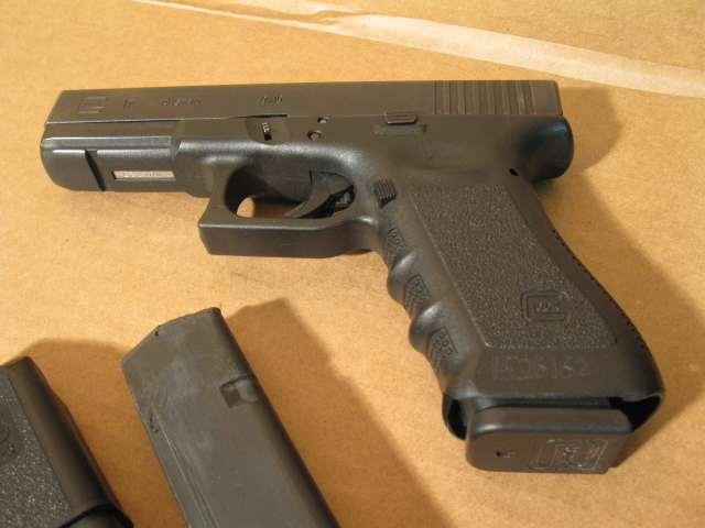 lot 11 image: Glock 17 Gen 3 semi-auto 9mm pistol