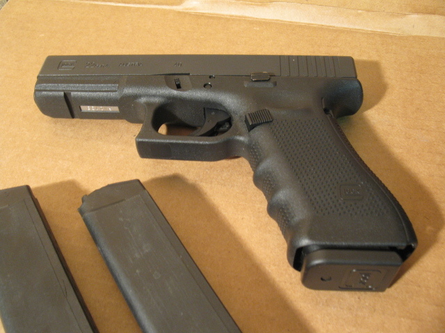 Glock 22 Gen 4 Semi-auto .40 Cal pistol