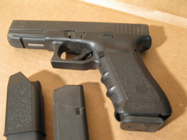 Glock 17 Gen 3 semi-auto 9mm pistol