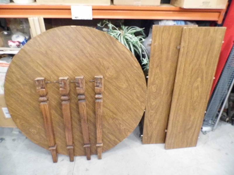 Table & Chairs