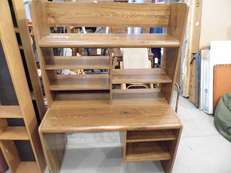 Desk w Hutch