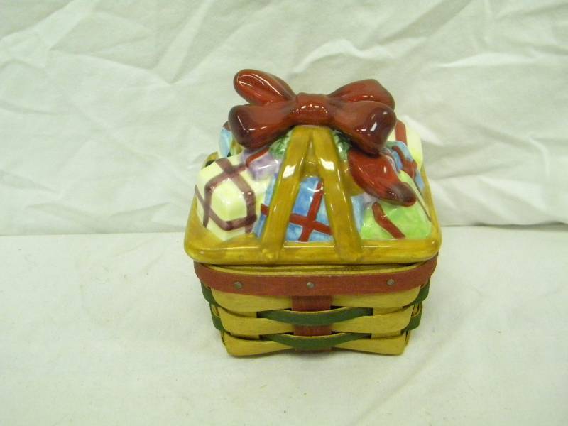 Longaberger 2006 Tiny Basket With Ceramic Lid