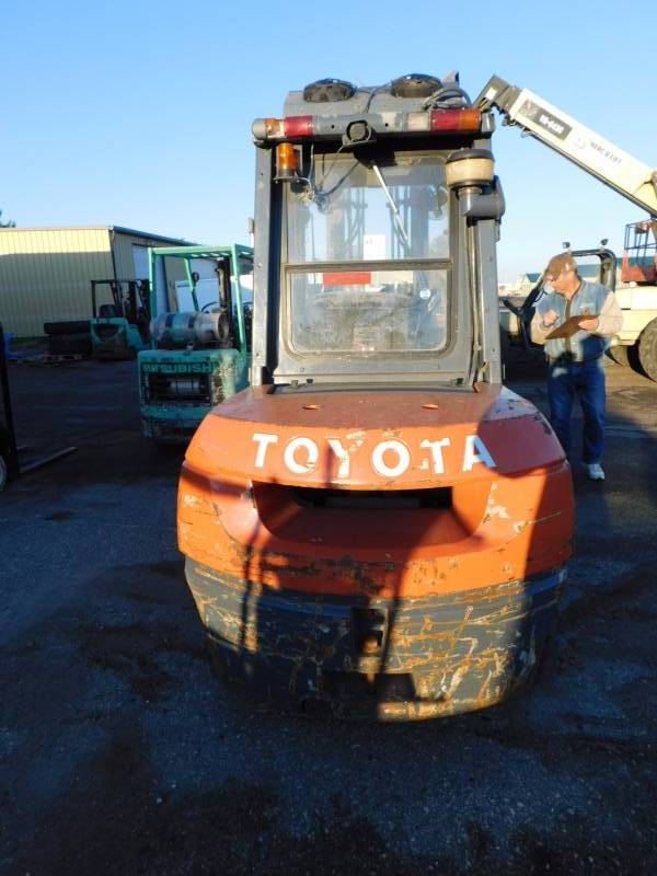 lot 1 image: Toyota 7FDKU40 Forklift