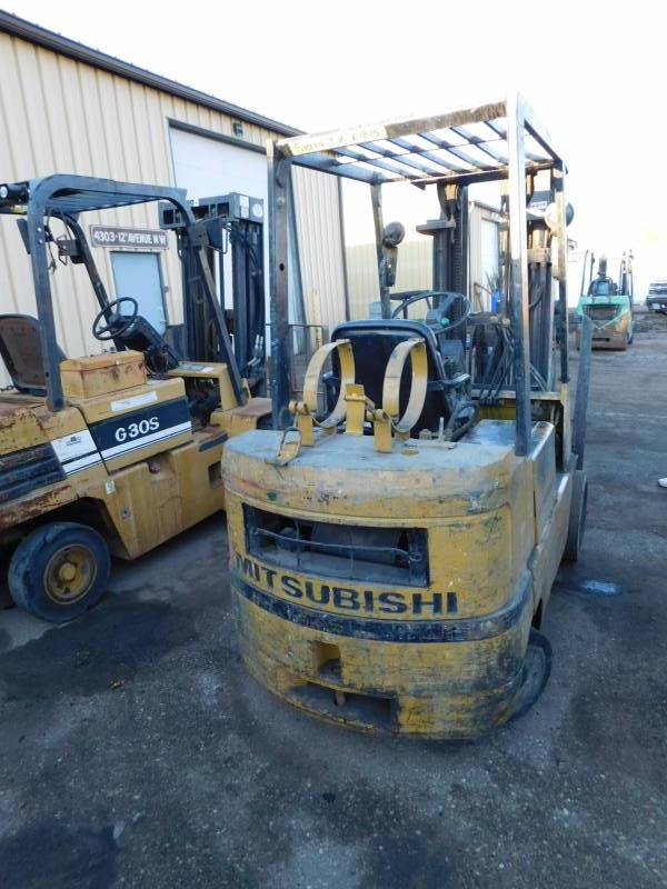 lot 5 image: Mitsubishi FGC25 Forklift