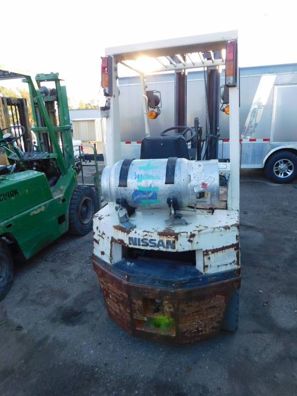 lot 8 image: Nissan KPH01A18V Forklift