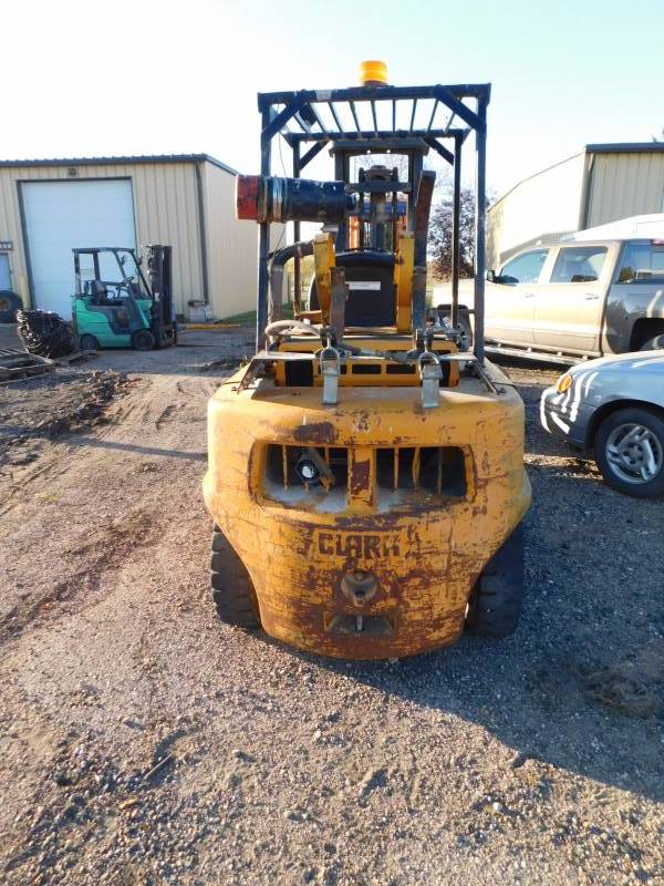 lot 10 image: Clark C500Y80 Forklift
