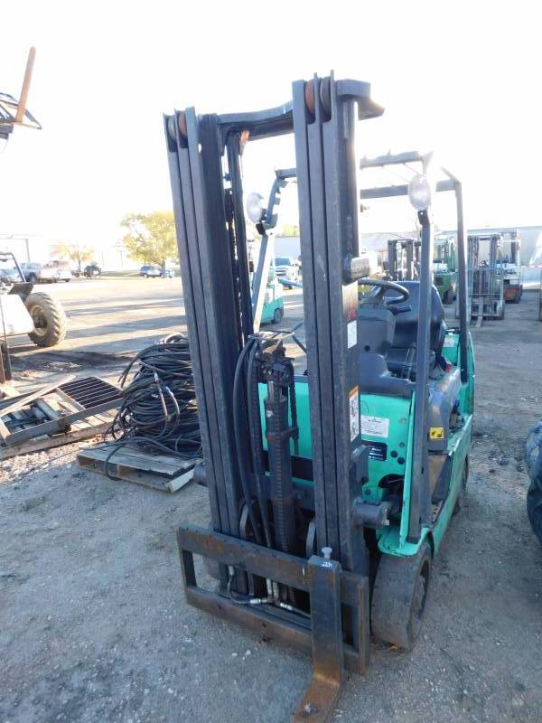 lot 3 image: Mitsubishi FGC15N Forklift