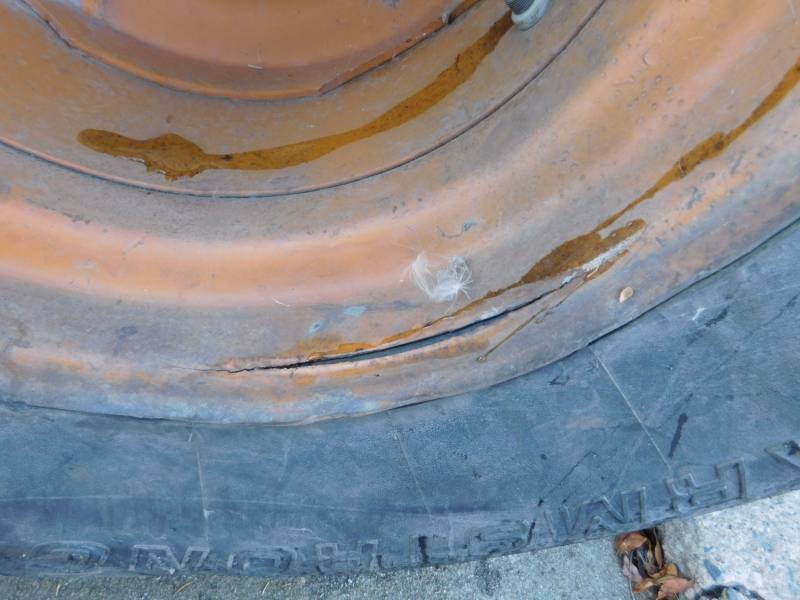 lot 16 image: Armstrong Tire & Rim 16.5L-16.1