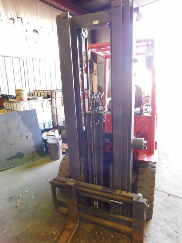 lot 2 image: 2007 Tailift FG25 5000lb Pneumatic Forklift