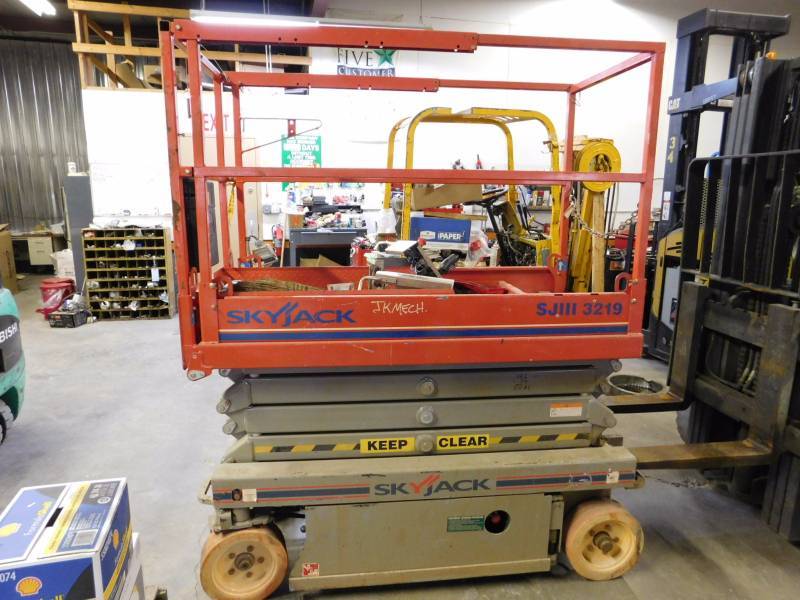 Skyjack SJ111 3219 Scissor Lift - PARTS ONLY | Herc-U-Lift Fargo | K-BID