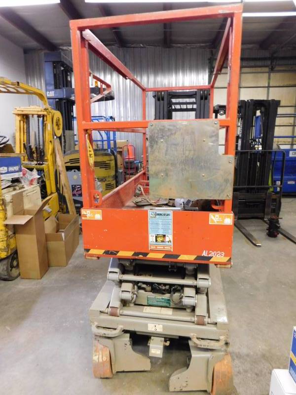 Skyjack SJ111 3219 Scissor Lift - PARTS ONLY | Herc-U-Lift Fargo | K-BID