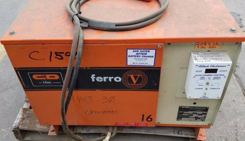 lot 32 image: 24 Volt Industrial Forklift Chargers