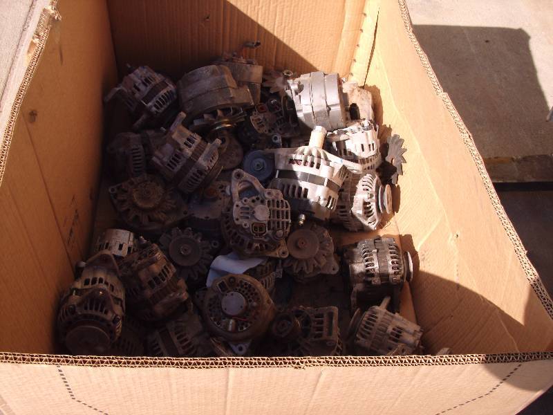 lot 33 image: Pallet lot of 30-40 Alternator Cores