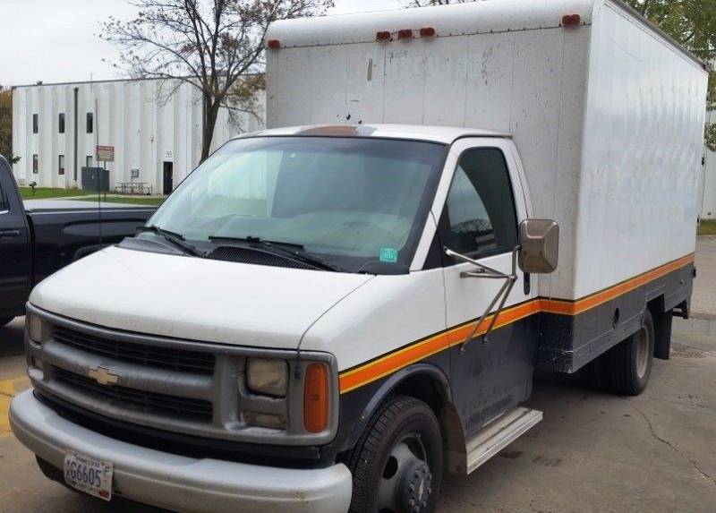 lot 3A image: 1999 Chevrolet Cube Van