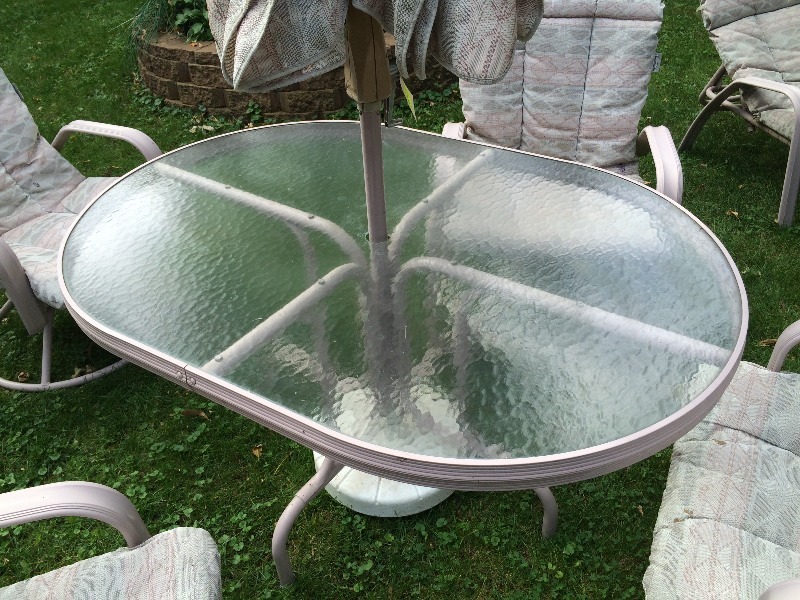 lot 6 image: 7 piece deck patio  outdoor furniture - table and chairs  still in very good shape