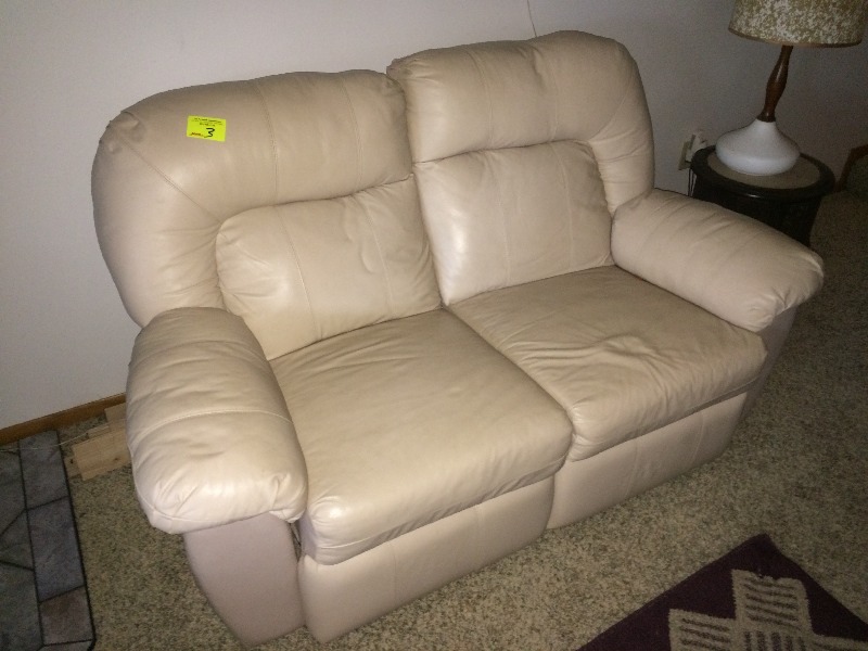 lot 3 image: Leather Love seat  Recliner - still in excellent shape