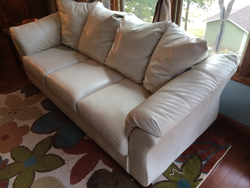 lot 12 image: Leather Couch - still in very good shape