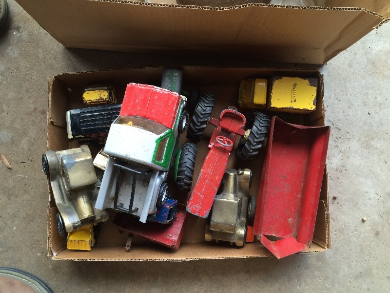 lot 53 image: Vintage Box Lot of Misc - see all pictures