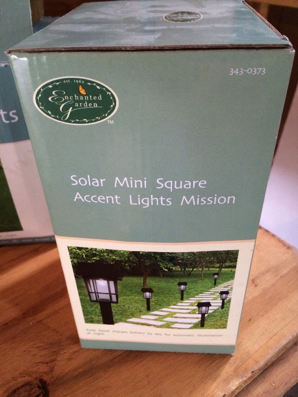lot 69 image: Box Lot of Mini square accent lights - work