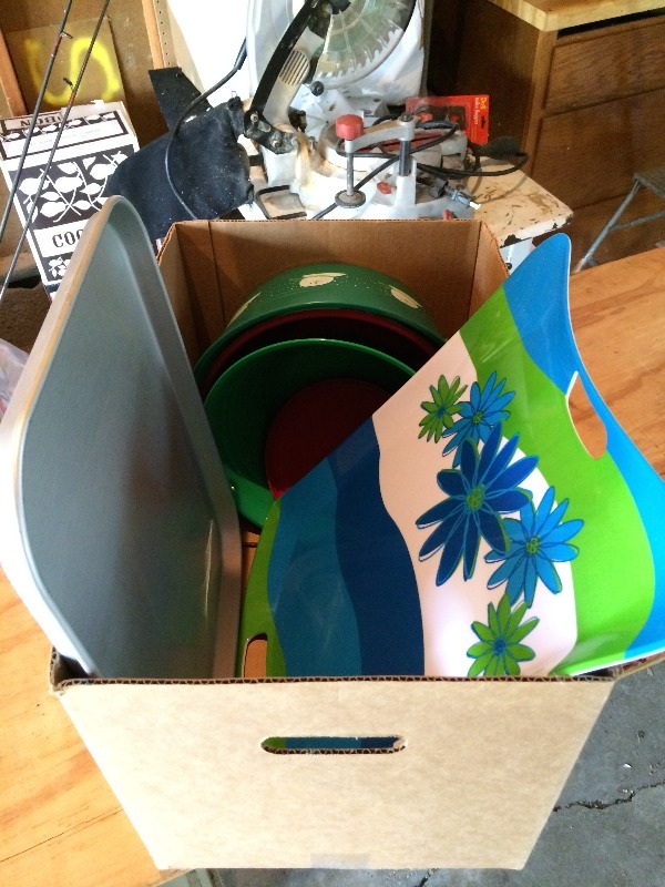 lot 71 image: Box lot of Misc kitchenwares