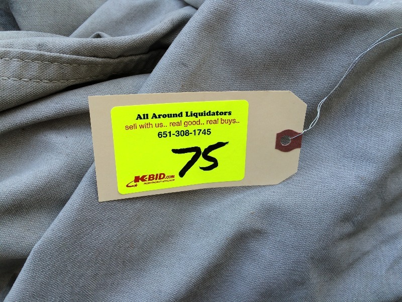 lot 75 image: Universal Boat Cover - fits 17 to 19