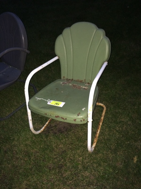 lot 193 image: Vintage metal lawn chairs  lot of 4