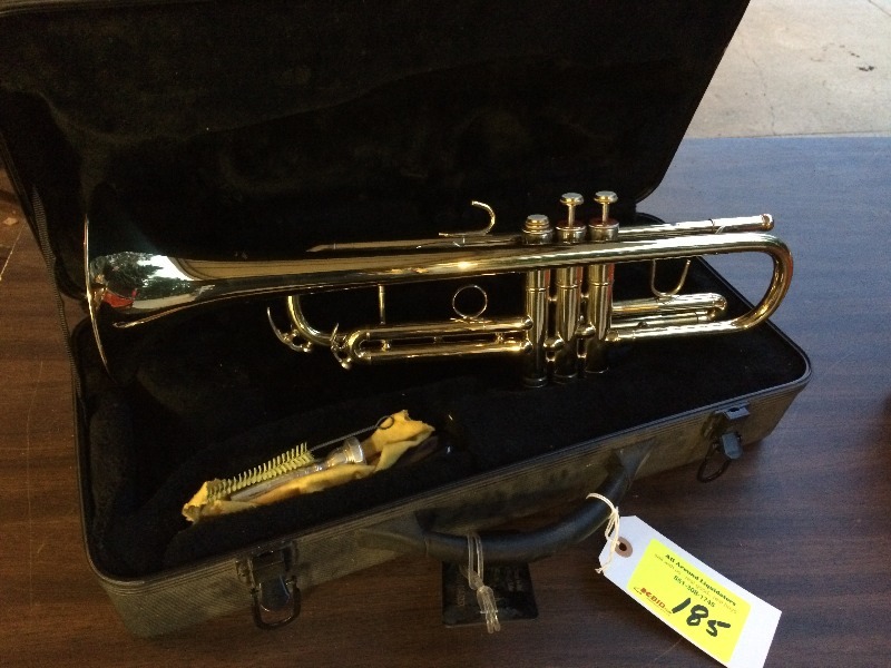 lot 185 image: Trumpet - used lightly   looks to be in nice shape   includes case