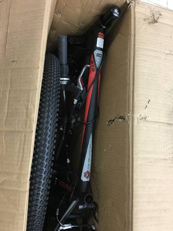 lot 46 image: Huffy Ravine Mens 27 21-Speed Mountain Bike retail $249