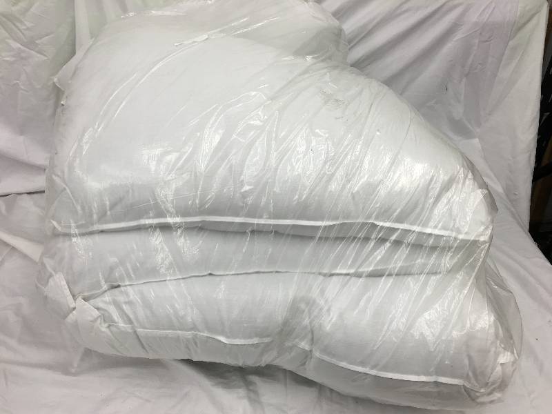 lot 84 image: Jumbo Hypoallergenic Pillow 4-Pack