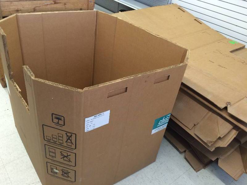 lot 69 image: 13 gaylord boxes