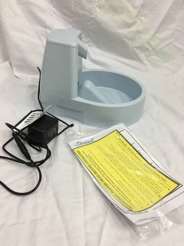 lot 13 image: Drinkwell Original Pet Fountain