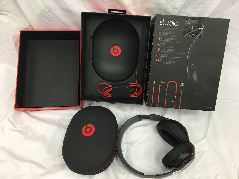 lot 14 image: Beats by Dr. Dre Studio 2.0 Over-Ear Headphones retail $239