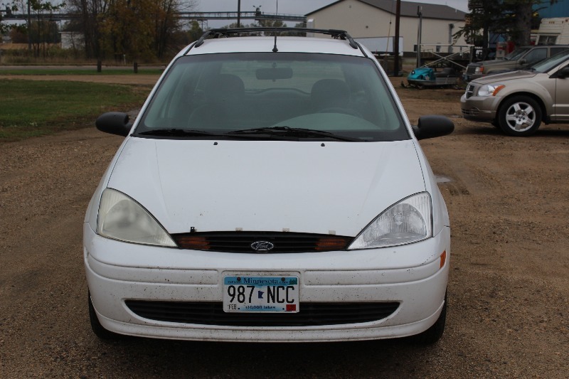 lot 5 image: 2000 Ford Focus SE