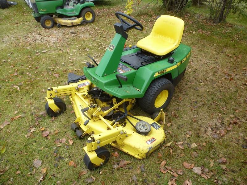 John Deere F525 Lawn Mower