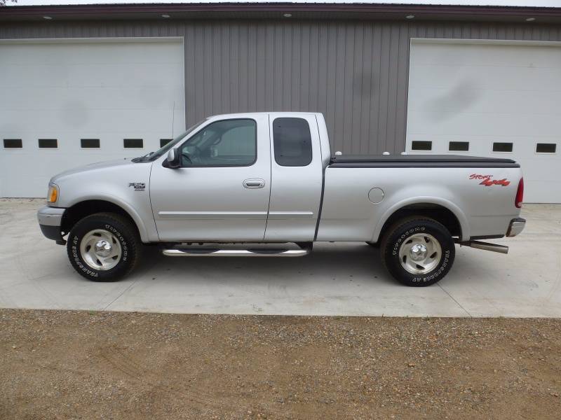 2000 Ford F 150 XLT- Extended cab 4WD Truck