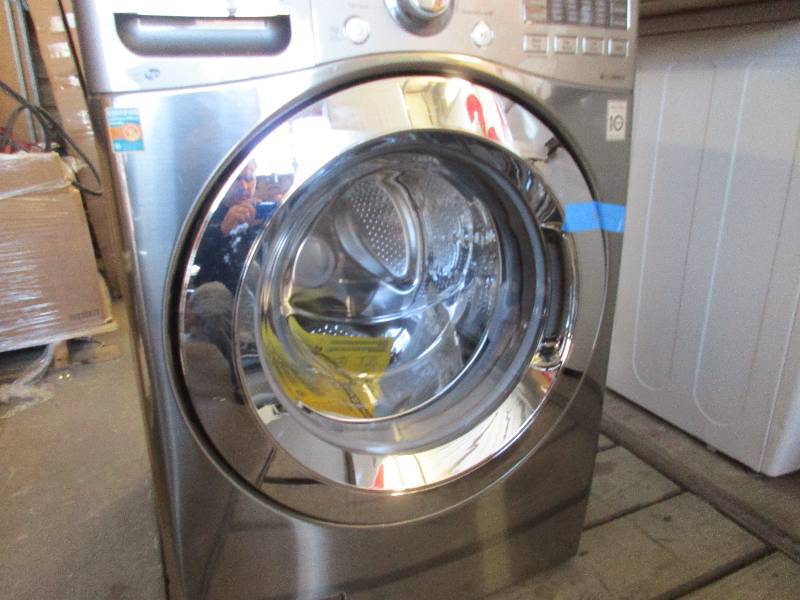 lot 4 image: LG Washer WM3370HVA
