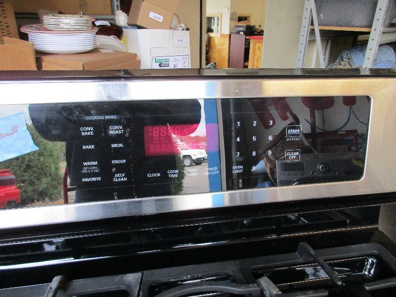 lot 3 image: LG Stove LRG3095ST