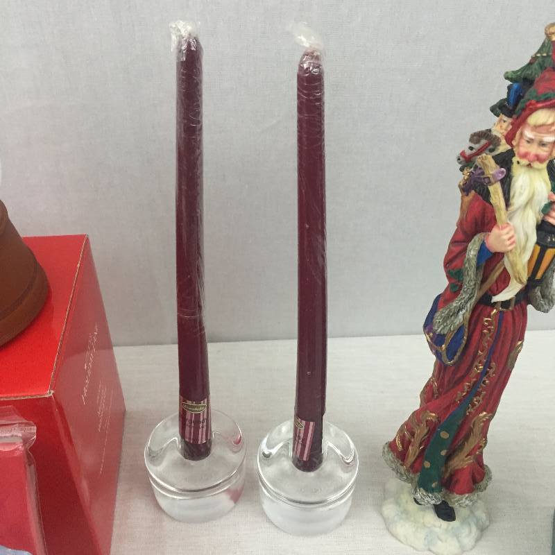 lot 098 image: X-mas Lot 1 - Highlight in this lot is the Pair 2 Vintage Orrefors Round Glass Candle Holders Sweden