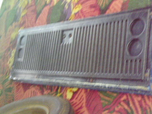 lot 4 image: CHEVY TAIL GATE NO RUST