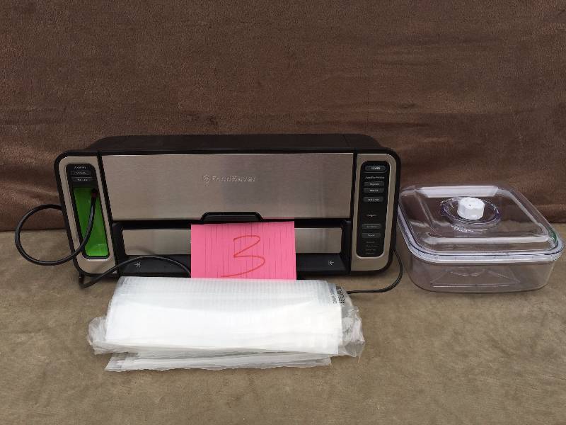 lot 3 image: FoodSaver FSFSSL5860-DTC