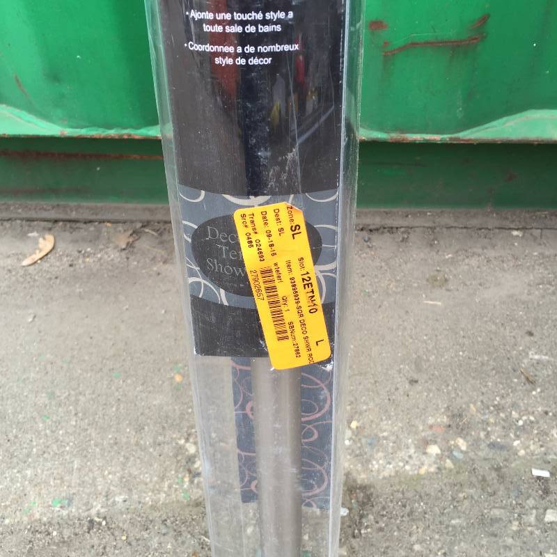 lot 18 image: Shower Rod