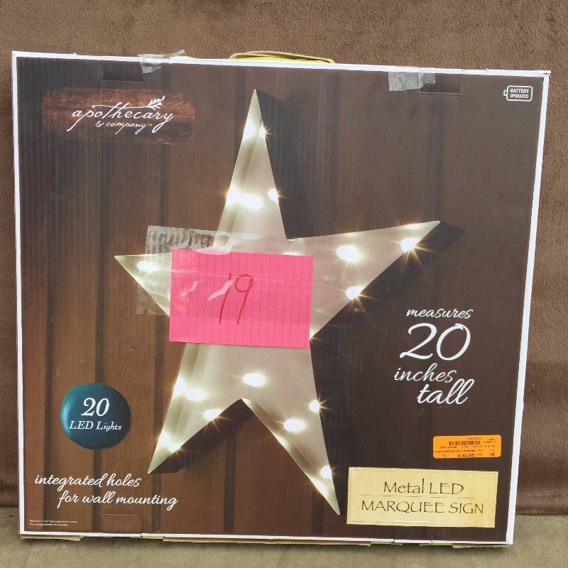 lot 19 image: 20 LED Star