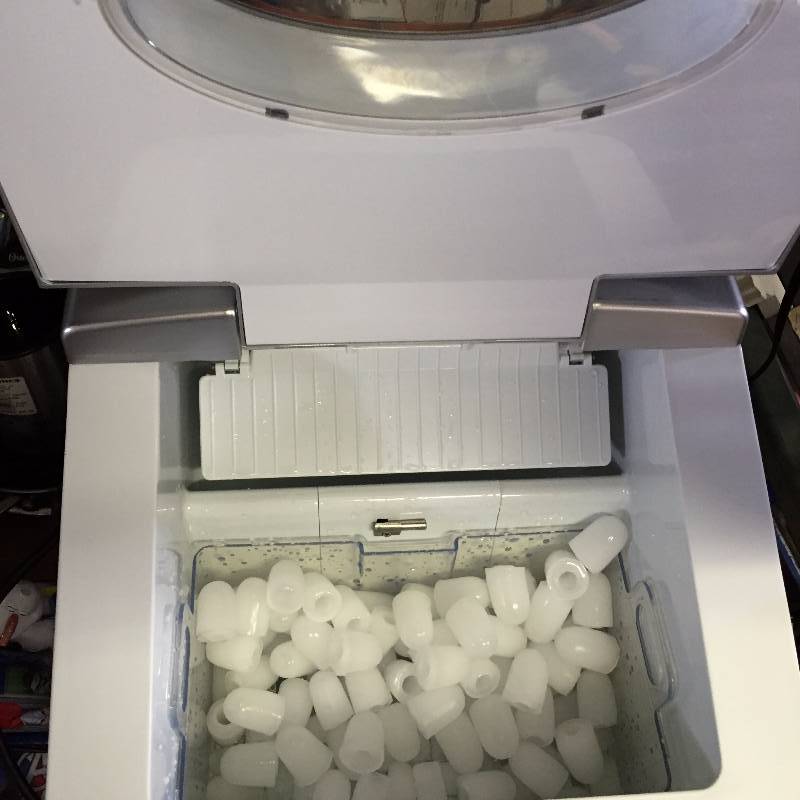 lot 50 image: Ice Maker