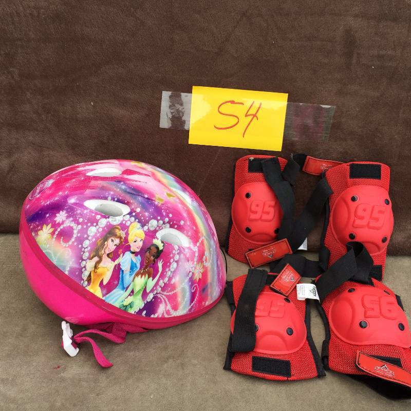 lot 54 image: Girl Helmet and Knee Pads