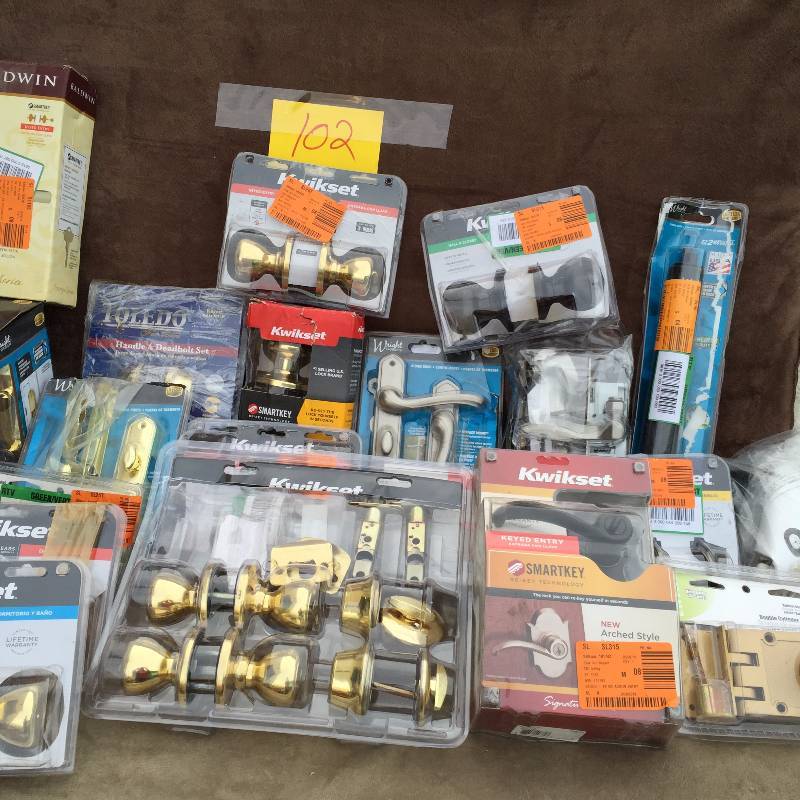 lot 102 image: Lot of Door knobs and hardware not inspected