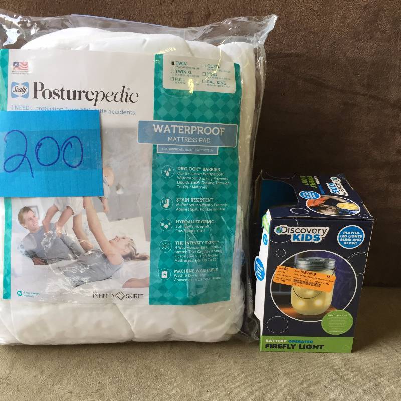 lot 200 image: Sealy Mattress Protector