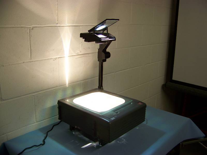 3M, Overhead Projector with Dual Bulbs and Protective Cover