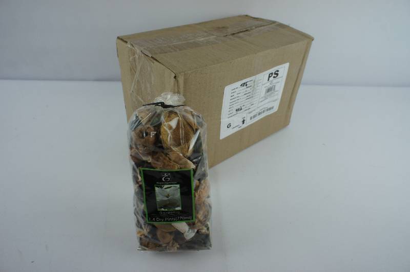 lot 15 image: Better Homes Gardenia Potpourri