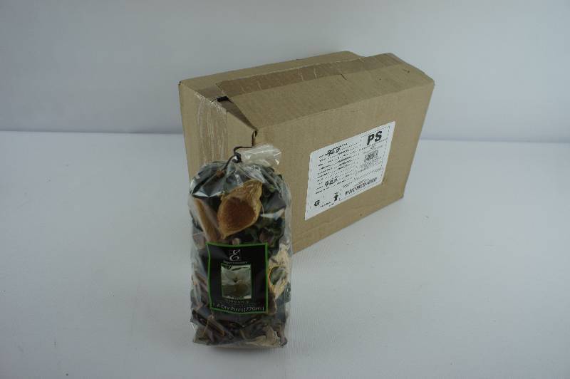 lot 16 image: Better Homes Gardenia Potpourri